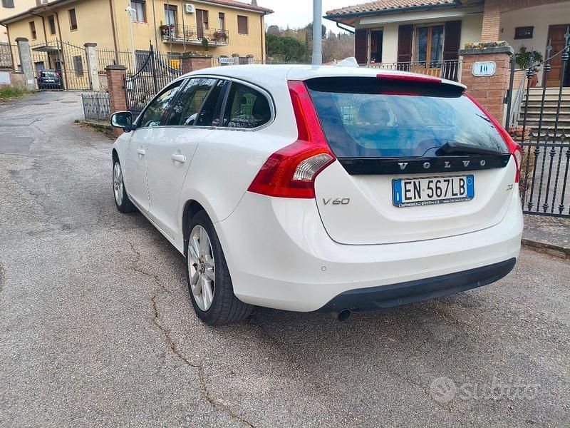 Usata Volvo V60 136 CV (100 kW) 2012 Bianco Station wagon