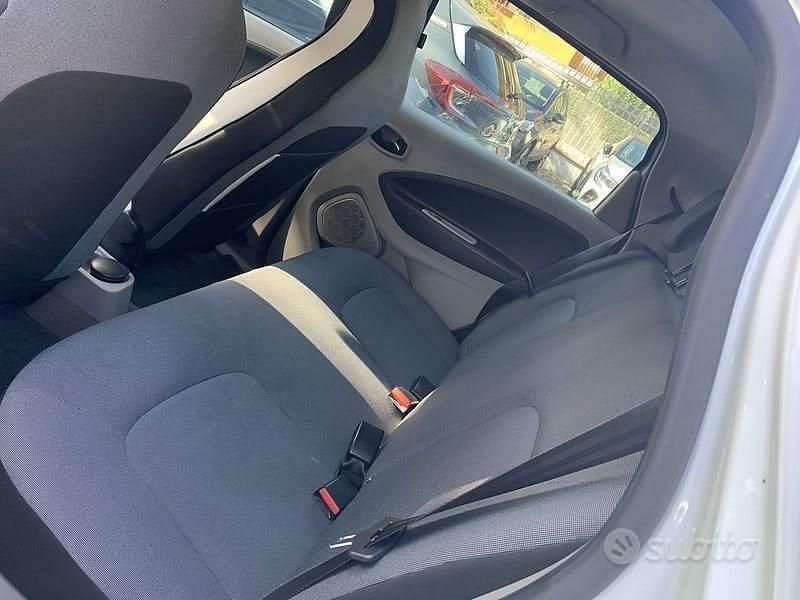 Usata Renault Zoe Zen 64 kW (88 CV) 2016 Bianco Utilitaria