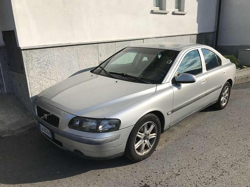 Grigio Usata 2003 Volvo S60 Tre volumi | 2000 € - Immagine 1/4