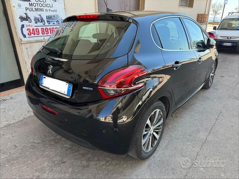 Usata Peugeot 208 Active 75 CV (55 kW) 2016 Nero Utilitaria