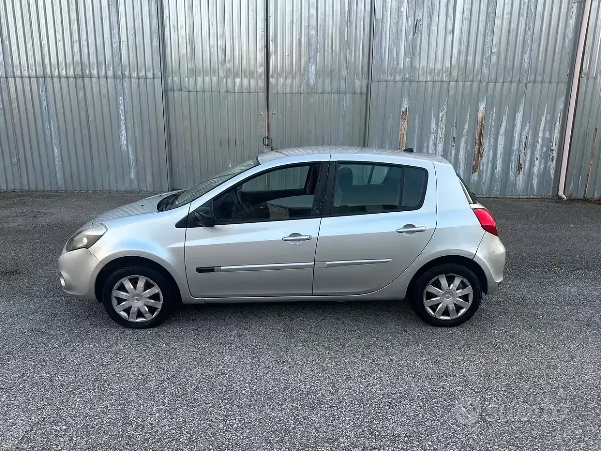 Usata Renault Clio IV Dynamique 103 CV (75 kW) 2012 Grigio Berlina