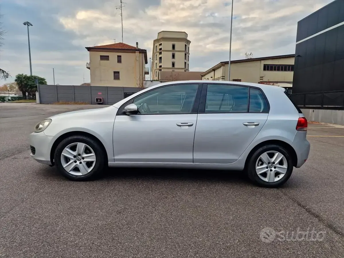Usata VW Golf VI Comfortline 102 CV (75 kW) 2009 Grigio Utilitaria