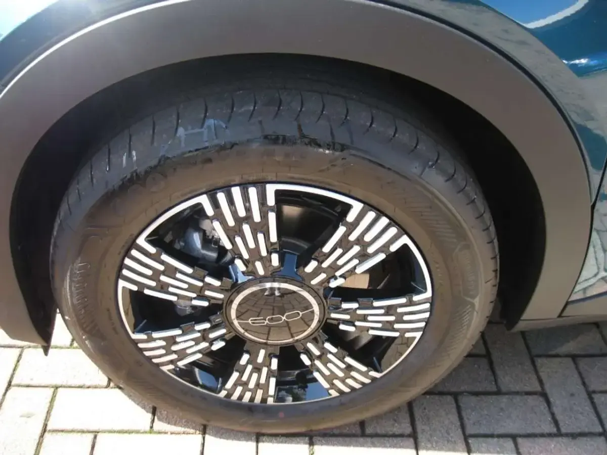 Nuova Fiat 600 Comfort 101 CV (74 kW) 2025 Verde mare SUV