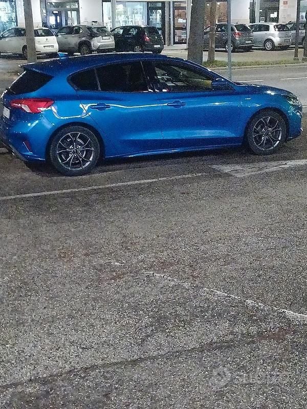 Blu Usata 2020 Ford Focus ST-Line Berlina | 12.000 € (Buon prezzo) - Immagine 1/4