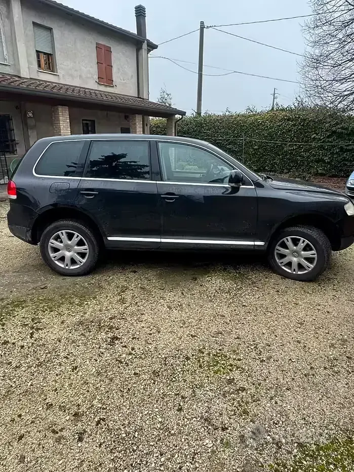 Usata VW Touareg 174 CV (127 kW) 2007 Nero SUV