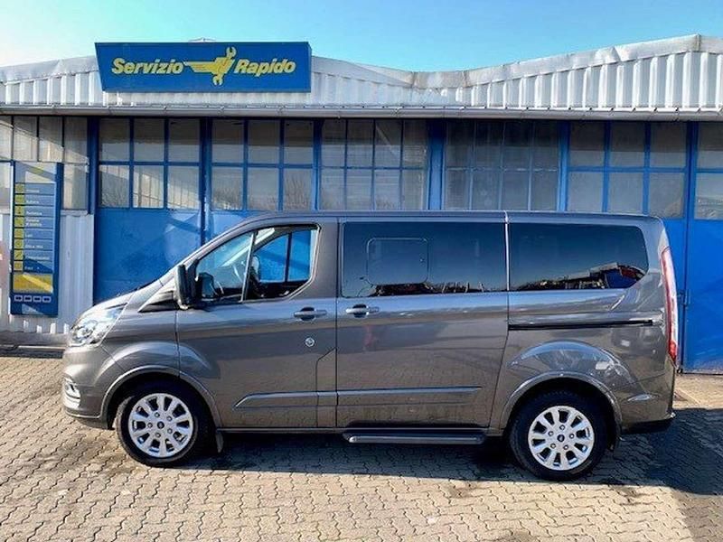 Usata Ford Tourneo Titanium 185 CV (136 kW) 2021 Magnetic grey Monovolume