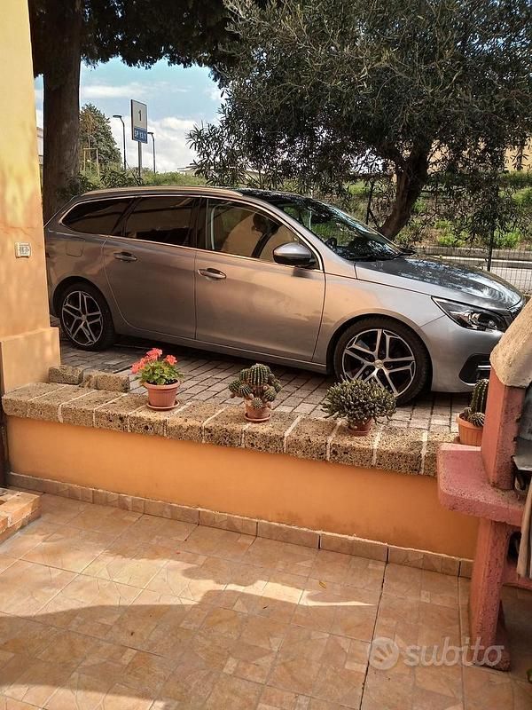 Usata 2018 Peugeot 308 Allure Station wagon | 8500 € (Buon prezzo) - Immagine 1/4