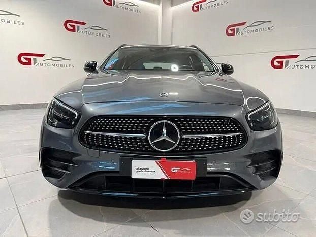 Usata Mercedes E220 Premium Plus 200 CV (147 kW) 2022 Grigio Station wagon