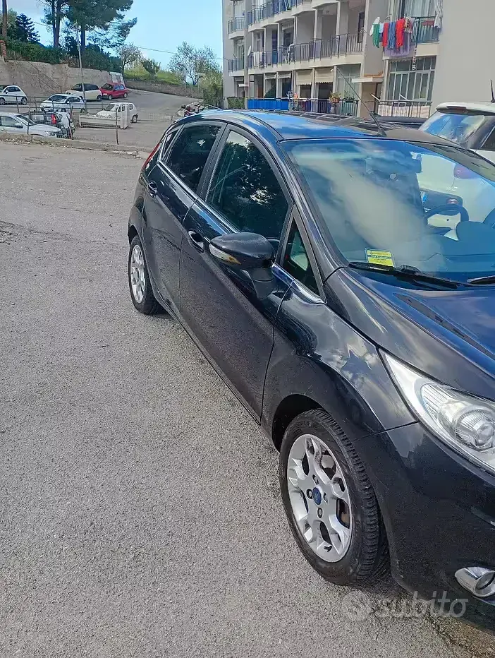 Usata Ford Fiesta 70 CV (51 kW) 2012 Nero Berlina