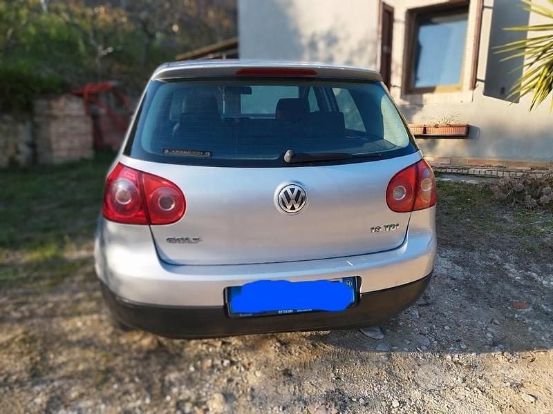 Usata VW Golf IV 105 CV (77 kW) 2004 Grigio Berlina