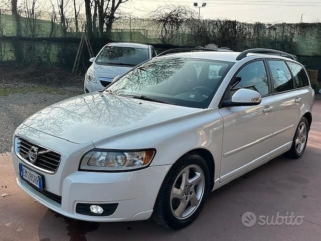Usata Volvo V50 Momentum 114 CV (83 kW) 2012 Bianco Station wagon