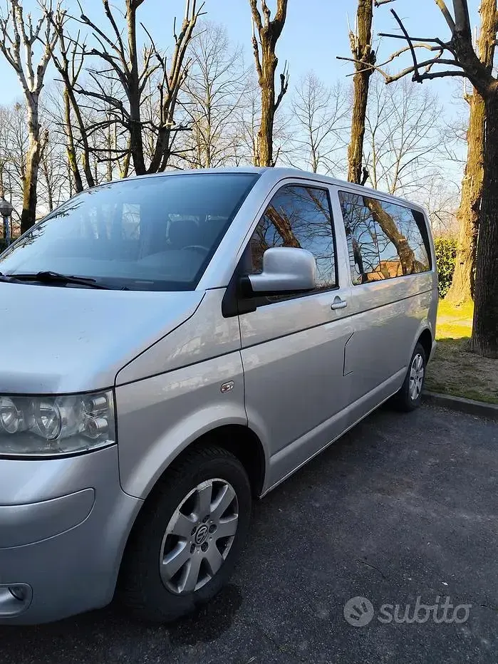 Usata VW Caravelle 102 CV (75 kW) 2009 Grigio Furgone
