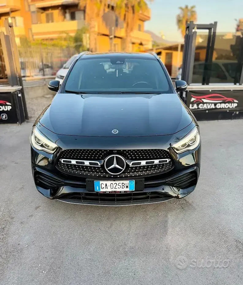 Usata Mercedes GLA200 AMG line 150 CV (110 kW) 2020 Nero SUV