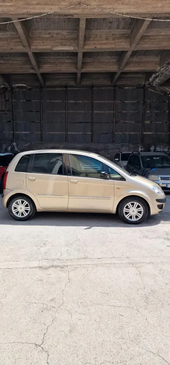Usata Lancia Musa 69 CV (50 kW) 2006 Oro Monovolume