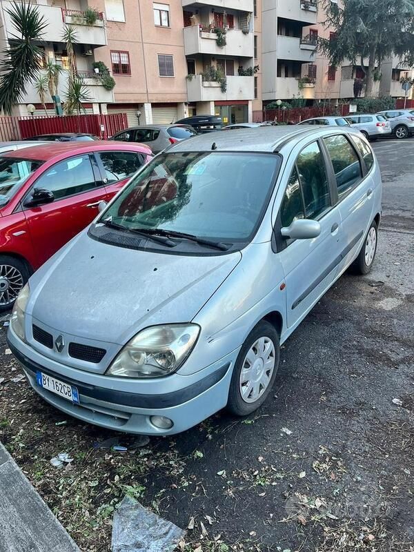 Usata Renault Scénic 100 CV (73 kW) 2002 Grigio Monovolume
