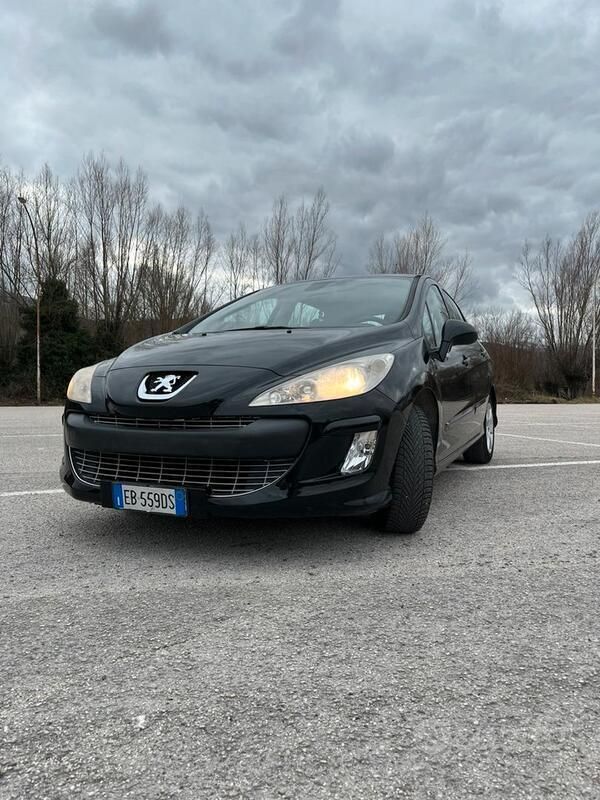 Nero Usata 2011 Peugeot 308 Due volumi | 3000 € (Ottimo prezzo) - Immagine 1/4