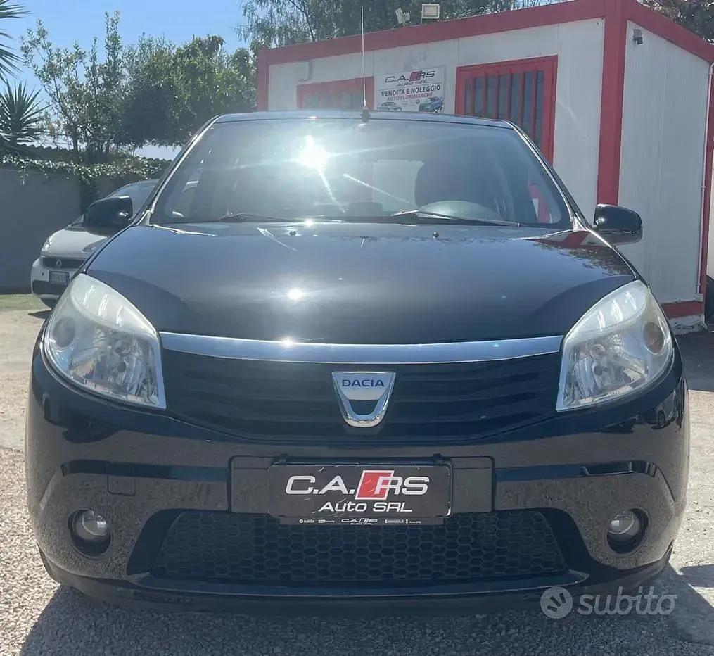 Usata Dacia Sandero Lauréate 75 CV (55 kW) 2010 Nero Berlina