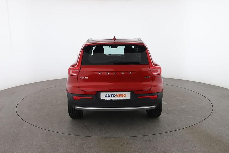 Usata Volvo XC40 Momentum 197 CV (144 kW) 2021 Rosso SUV