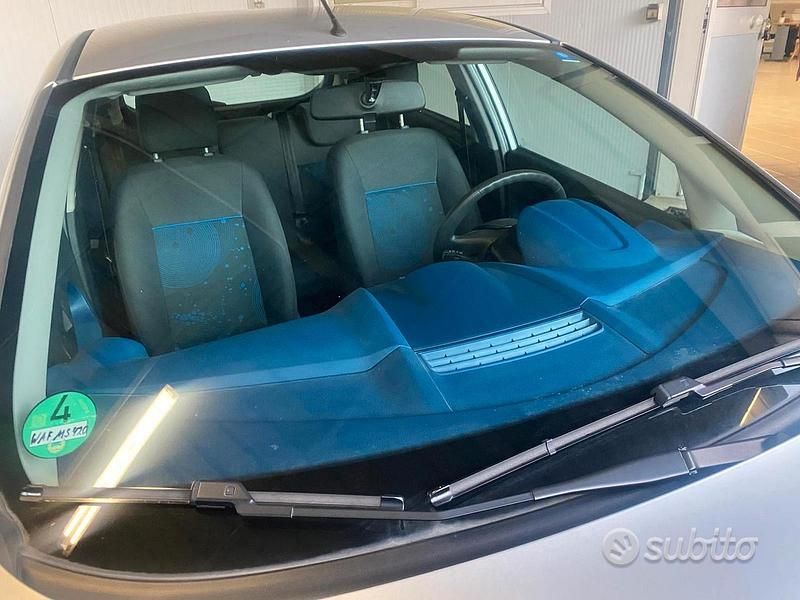 Usata Ford Fiesta 74 CV (54 kW) 2009 Grigio Utilitaria