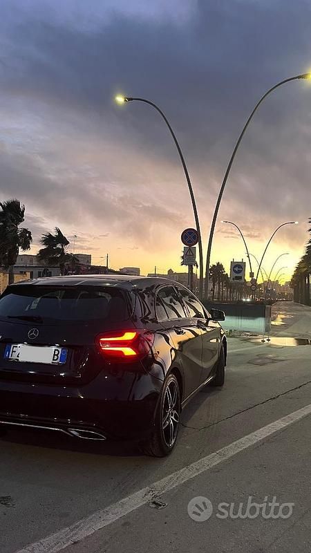 Usata Mercedes A180 109 CV (80 kW) 2017 Nero Berlina