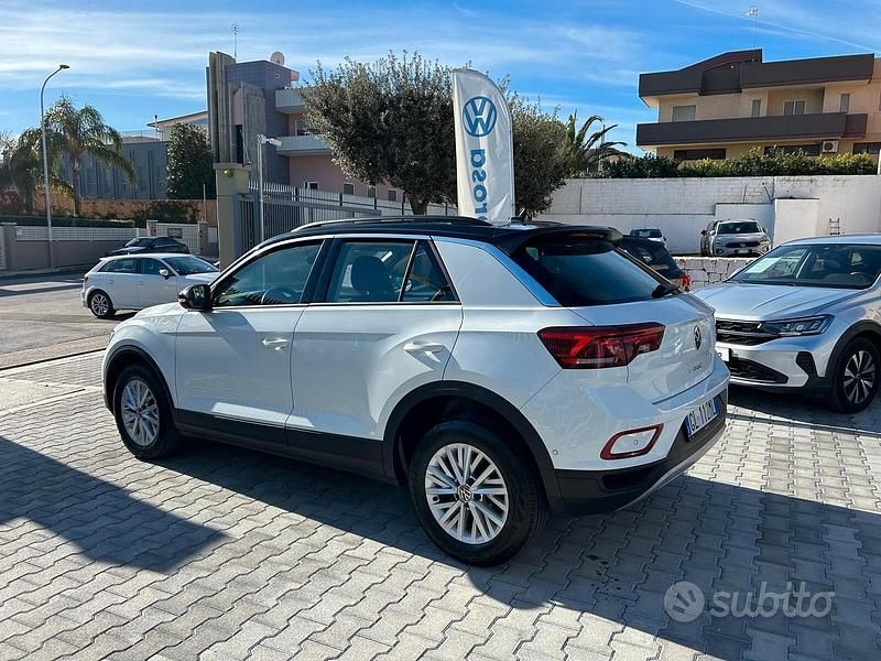 Usata VW T-Roc Life 110 CV (80 kW) 2022 Bianco SUV