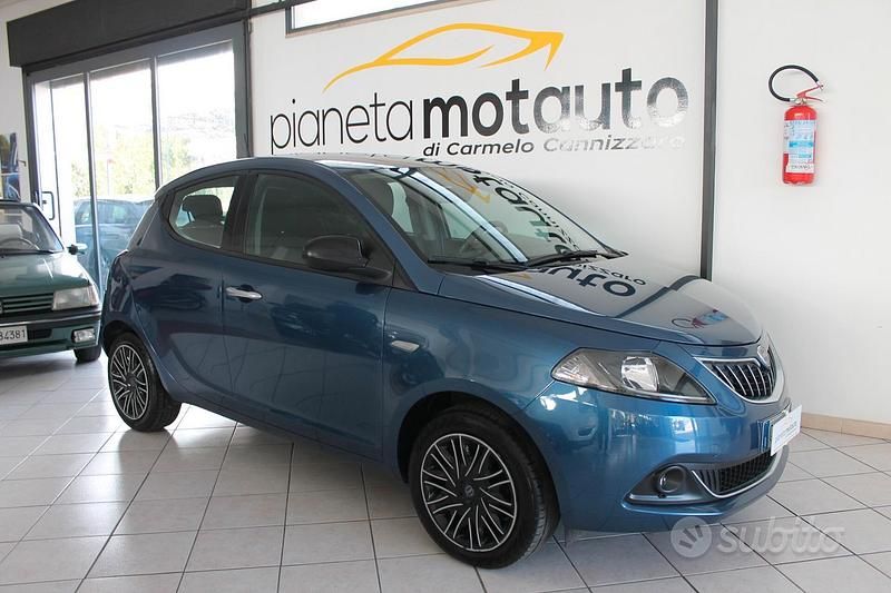 Blu Usata 2022 Lancia Ypsilon S Due volumi | 12.800 € (Cara) - Immagine 1/4