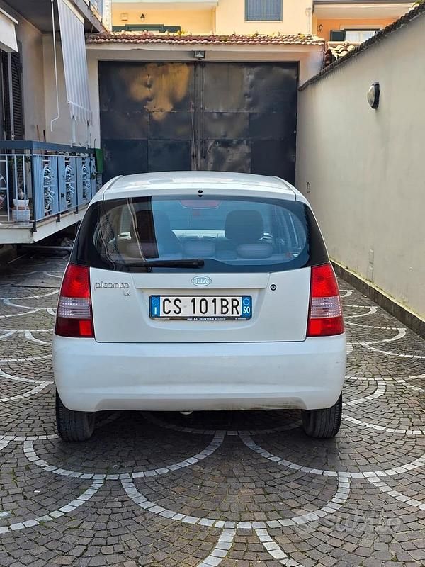 Usata Kia Picanto 61 CV (44 kW) 2005 Bianco Utilitaria