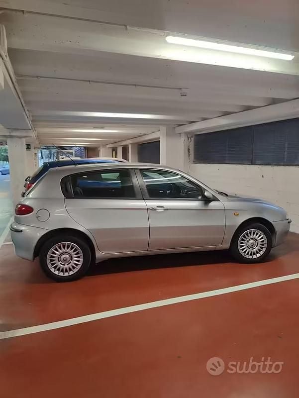 Usata Alfa Romeo 147 2002 Grigio Utilitaria