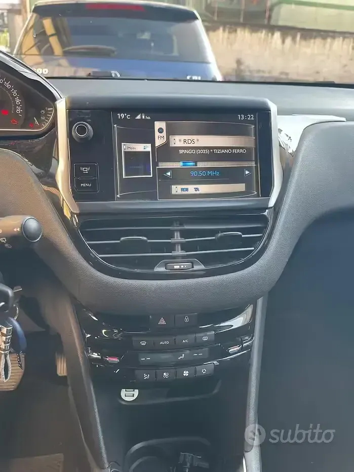 Usata Peugeot 208 95 CV (69 kW) 2014 Grigio Utilitaria