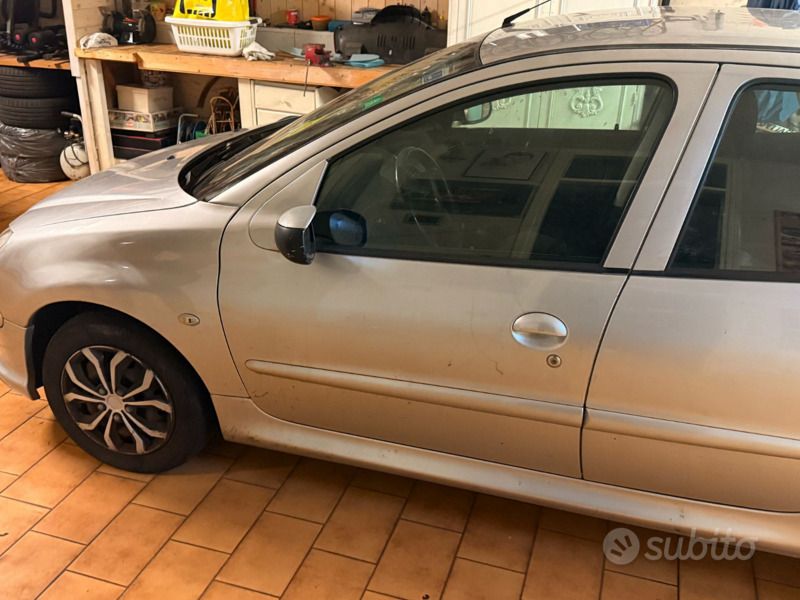Usata Peugeot 206 88 CV (64 kW) 2005 Grigio Utilitaria