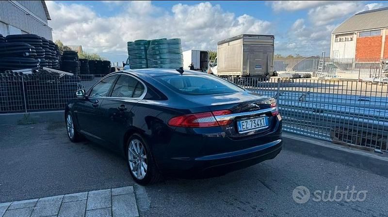 Usata Jaguar XF 200 CV (147 kW) 2015 Blu Berlina