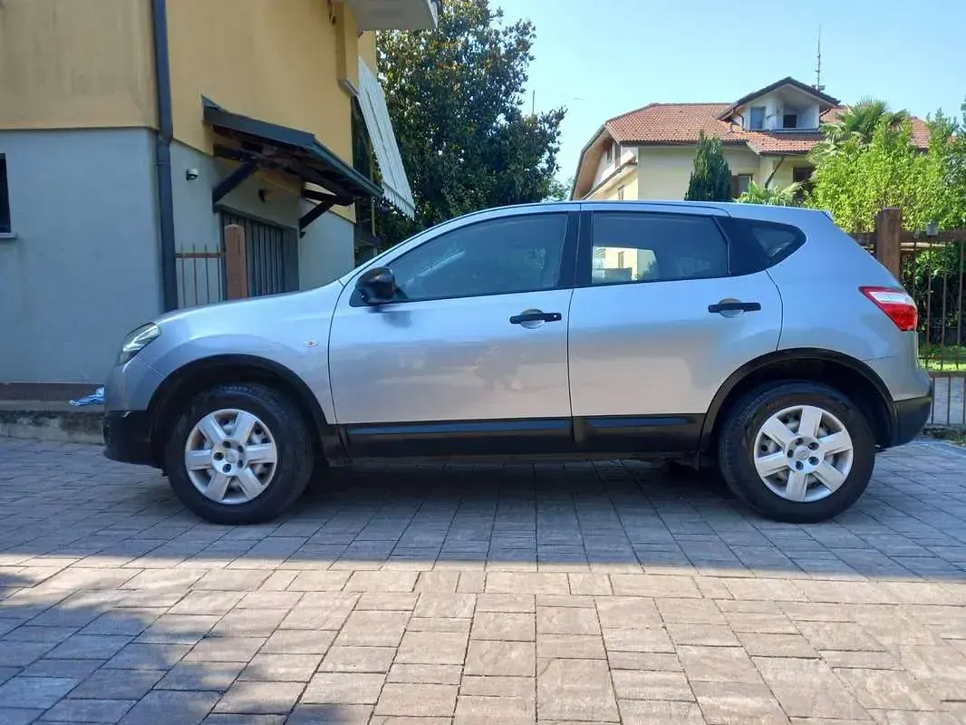 Usata Nissan Qashqai Acenta 117 CV (86 kW) 2010 Grigio SUV