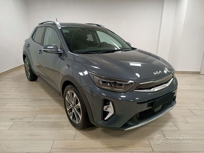 Usata Kia Stonic Style 101 CV (74 kW) 2023 Grigio scuro SUV