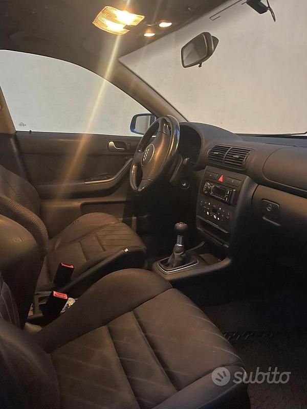 Usata Audi A3 105 CV (77 kW) 2003 Blu Utilitaria