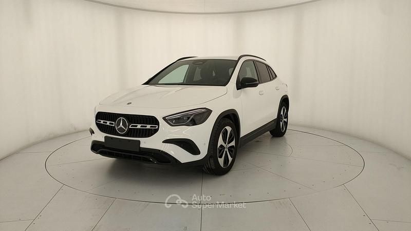 Nuova Mercedes GLA200 150 CV (110 kW) 2026 Bianco SUV