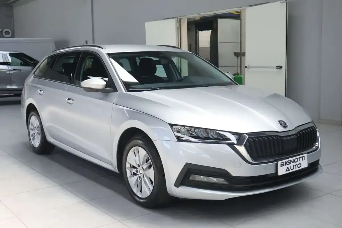 Usata Skoda Octavia Executive 116 CV (85 kW) 2023 Grigio Station wagon