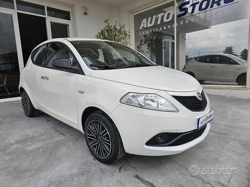 Usata Lancia Ypsilon S 70 CV (51 kW) 2021 Bianco Utilitaria