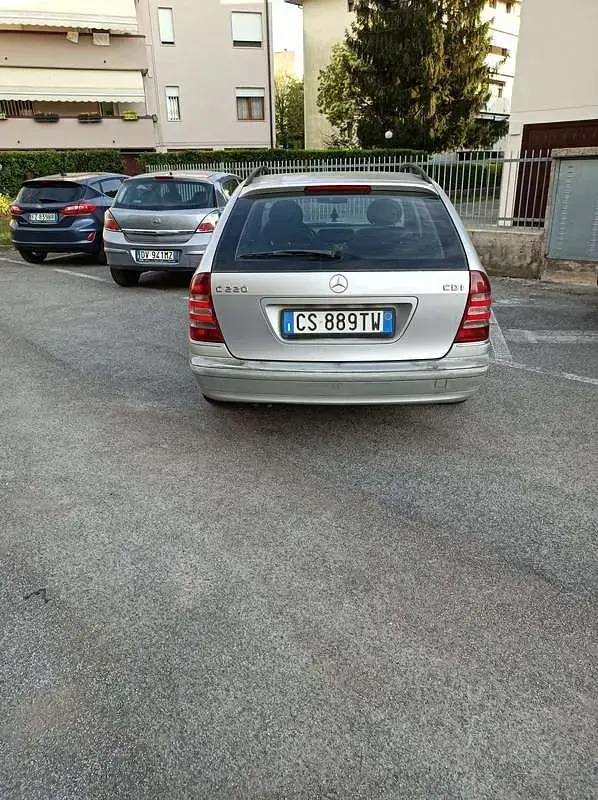 Usata Mercedes C220 Classic 150 CV (110 kW) 2005 Grigio Station wagon