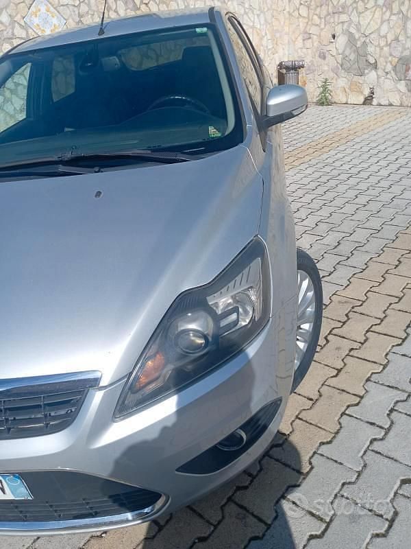 Usata Ford Focus 100 CV (73 kW) 2008 Grigio
