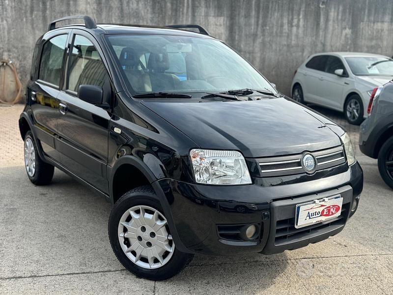 Usata Fiat Panda 4x4 Climbing 69 CV (50 kW) 2007 Nero Utilitaria