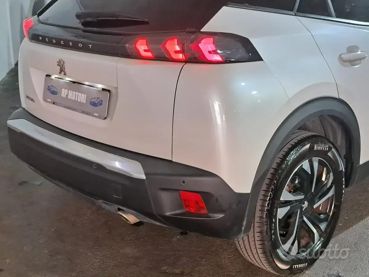Usata Peugeot 2008 GT 131 CV (96 kW) 2021 Bianco SUV
