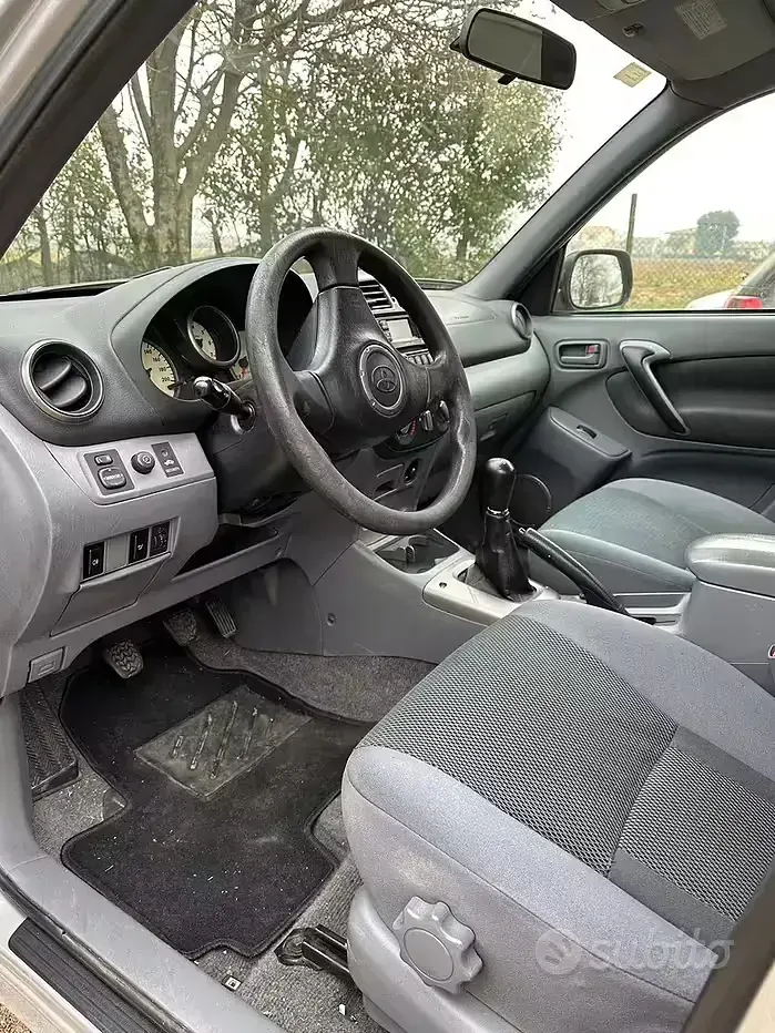 Usata Toyota RAV4 116 CV (85 kW) 2002 Grigio SUV