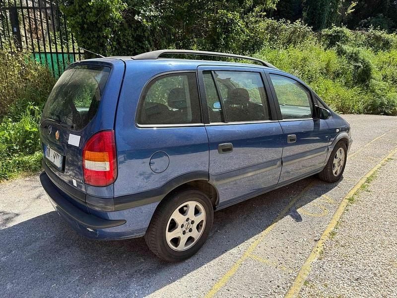 Usata Opel Zafira 125 CV (91 kW) 2002 Blu Monovolume
