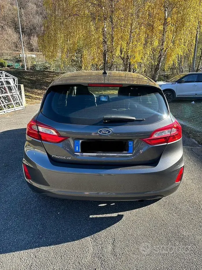 Usata Ford Fiesta 70 CV (51 kW) 2018 Grigio Utilitaria
