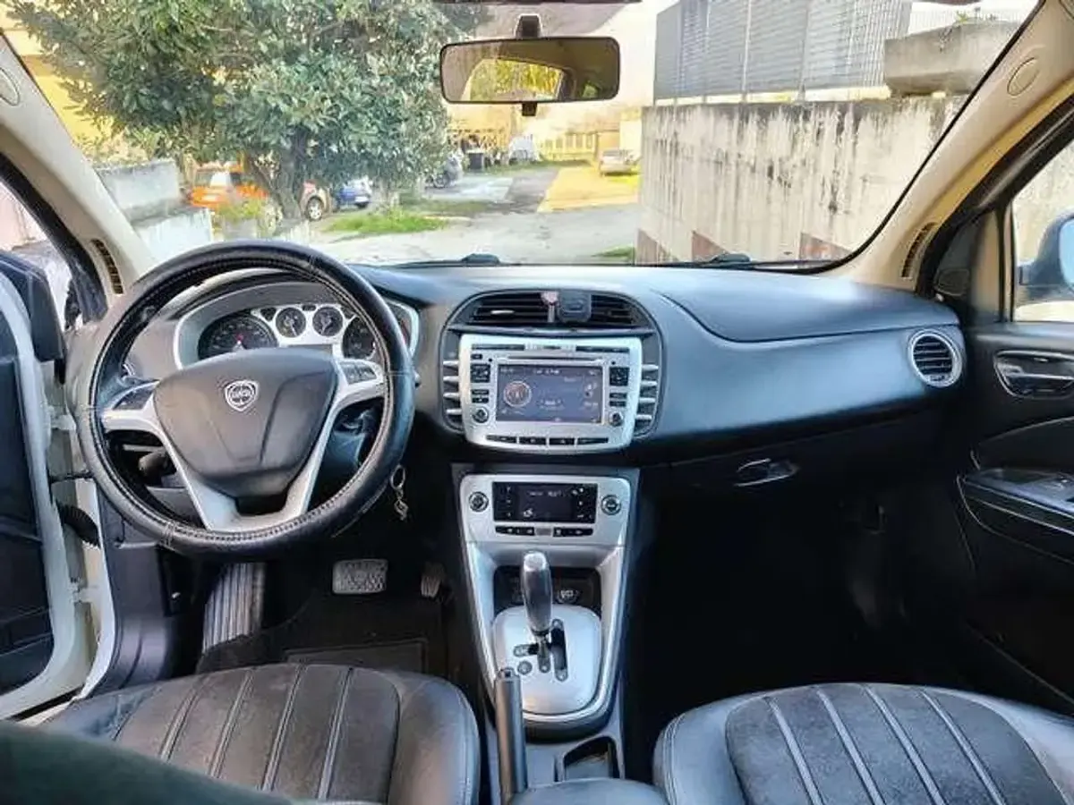 Usata Lancia Delta Platinum 120 CV (88 kW) 2011 Bianco Utilitaria