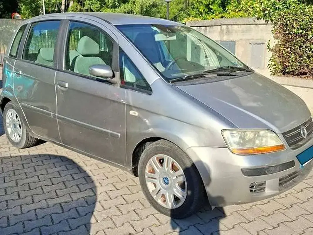 Usata Fiat Idea Active 95 CV (69 kW) 2004 Argento Monovolume