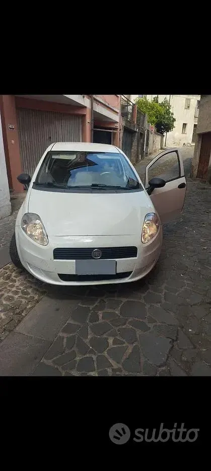 Usata Fiat Grande Punto 65 CV (47 kW) 2010 Bianco Utilitaria