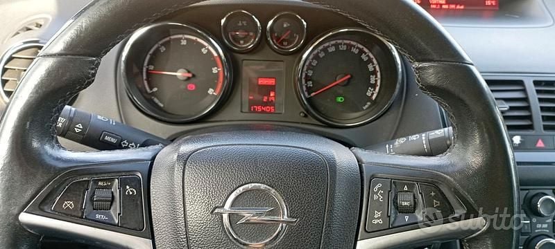 Usata Opel Meriva 110 CV (80 kW) 2011 Monovolume