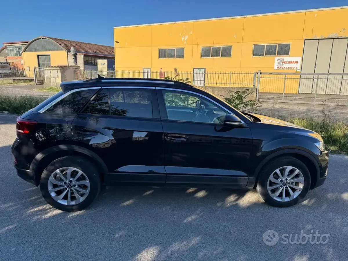 Usata VW T-Roc 116 CV (85 kW) 2024 Bluazzurro SUV