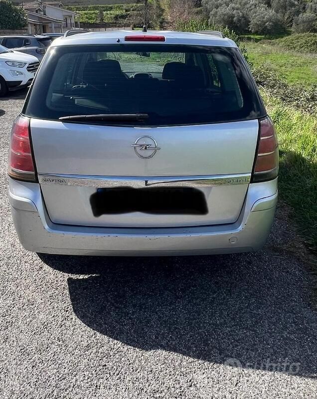 Grigio Usata 2007 Opel Zafira Monovolume | 2000 € - Immagine 1/3